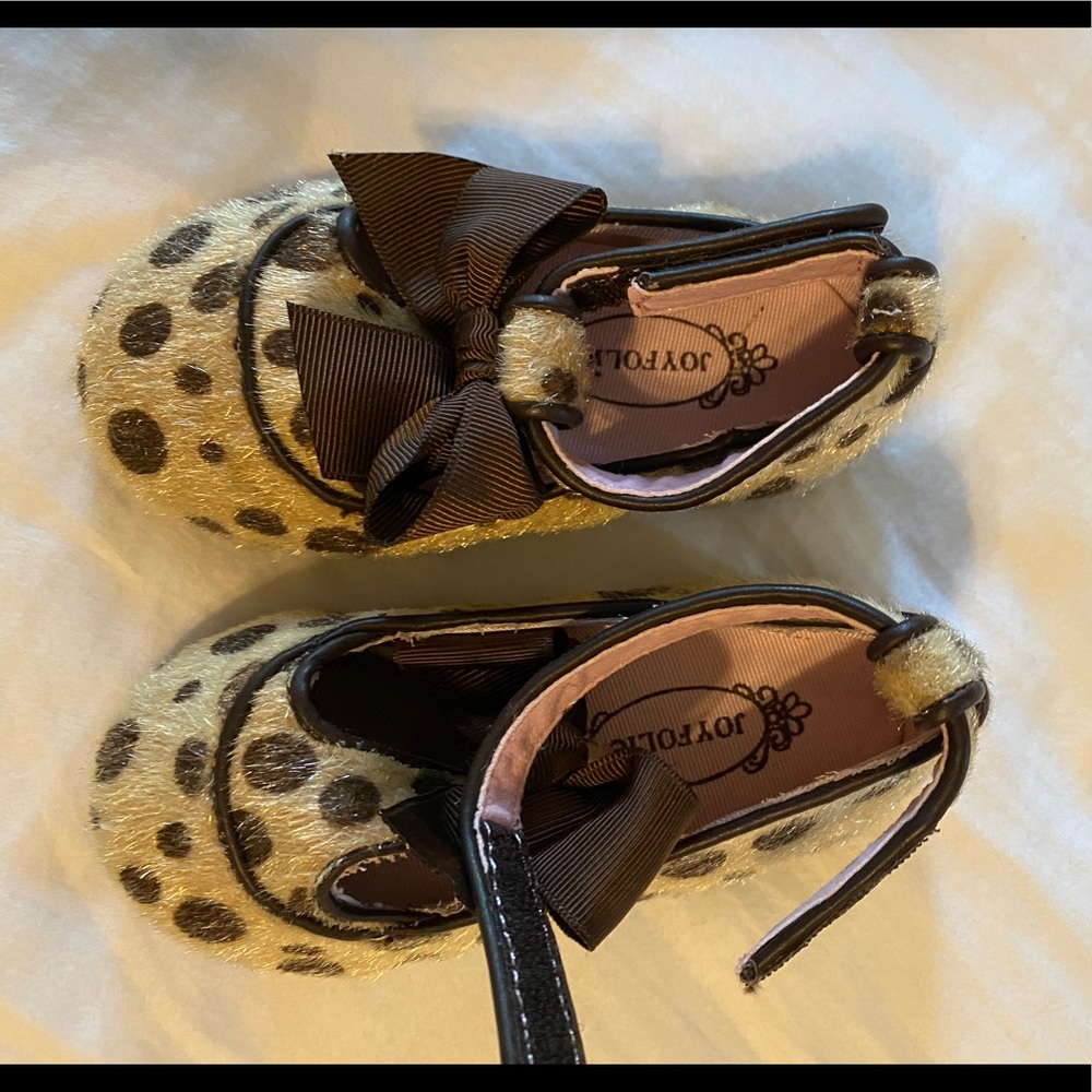 NWOT. Joyfolie baby girl leopard spot shoes.  Sz 4